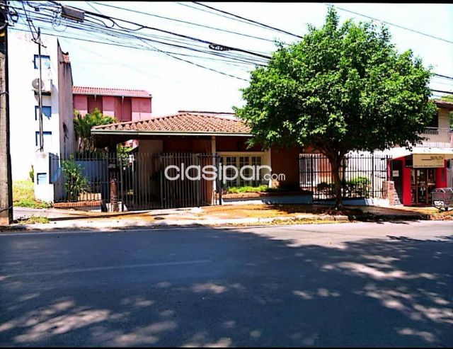 Casas - VILLA MORRA, RECOLETA, OPORTUNIDAD! 405M2, 4 DORMIT, QUINCHO, JARDÍN, 195.000 USD.