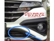 TAPA REMOLQUE IZQUIERDA ENVOLVENTE DELANTERO TOYOTA RUSH 2019 2020 2021 2022 2023 2024