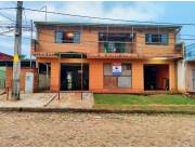 Vivienda con salones comerciales