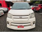 Toyota Noah año 2005