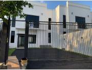 VENDO DÚPLEX ZONA YACHT Y GOLF CLUB - LAMBARÉ