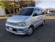 Toyota Noah año 2001