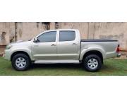 Toyota hilux caja mecánica 4x4 año 2012