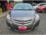 toyota belta recién. Importado color gris humo año 2006/07