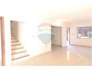 VENDO DUPLEX LUQUE - ZONA LAURELTY