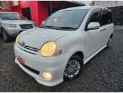 *Impecable Toyota Sienta Rec. Import. Sin detalles con poco kilometraje color blanco perla