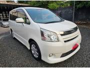 Toyota New Noah 2010 cho