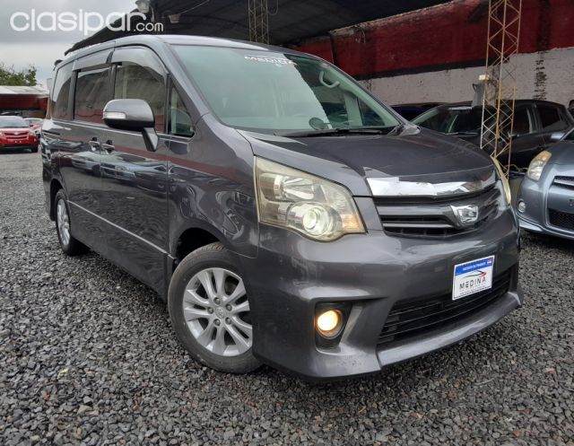 Autos - Toyota New Noah Recién importado Año 2010 Motor 2.0 Automático/secuencial Smart Key Tres