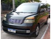 VENDO TOYOTA VOXY AÑO 2003