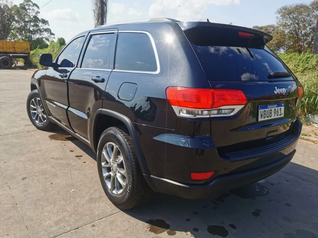 VENDO GRAND CHEROKEE LAREDO AÑO 2014- IMPECABLE — foto 2