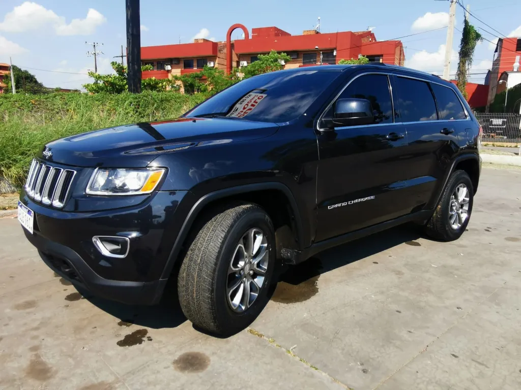 VENDO GRAND CHEROKEE LAREDO AÑO 2014- IMPECABLE — foto 3