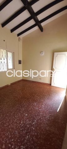 Casas - ALQUILO CASA PARA OFICINA EN BARRIO YCUA SATI