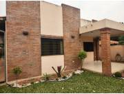 Vendo hermosa casa en Villa Elisa En esquina sobre Asfaltado Terreno 462 mts2