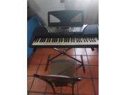 Vendo piano electrico Yamaha PSR-340 con soporte y silla