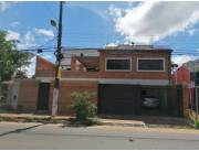 Vendo Amplia Residencia Zona Avda. Laguna Grande