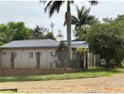 Casa en esquina en el barrio María Auxiliadora, Encarnación: 3 habitaciones y 3 baños