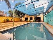 VENDO CASA CON PISCINA EN EL BARRIO SAN PABLO