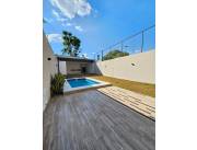 Alquilo moderna casa tipo minimalista 3 dormitorios c/piscina en Mburucuyá COD A0215