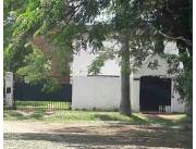 casa en villa adela Luque Alquilo