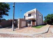 VENDO DUPLEX EN LAMBARÉ ZONA COLEGIO SEK