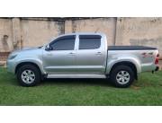 Toyota hilux caja mecánica 4x4 año 2014