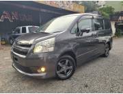 DISPONIBLE TOYOTA NEW NOAH RECIÉN IMPORT SIN USO EN PY 🇵🇾 AÑO 2007 MOTOR 2.0 NAFTERO