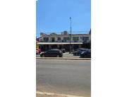 Vendo Edificio Comercial sobre Avda. Gral. Santos.