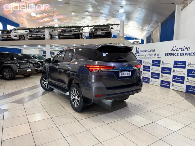 Toyota Fortuner 2019 - foto 2