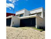 EN VENTA DUPLEX FINAMENTE AMOBLADO CON PISCINA EN ASUNCION