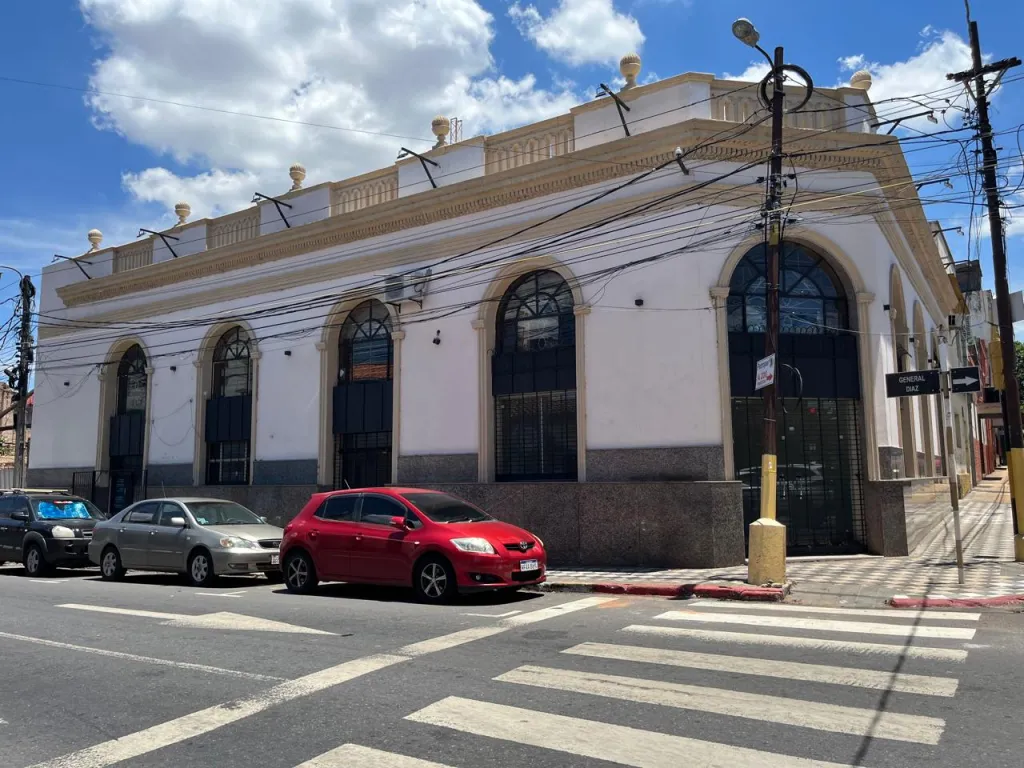 VENDO PROPIEDAD EN ESQUINA EN EL CENTRO DE ASUNCIÓN — foto 3