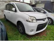 Toyota Sienta 1.5 2012 Perla