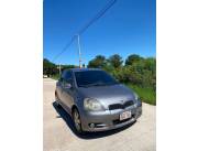 Toyota Vitz 2001 la