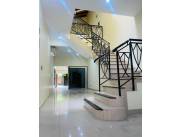 LOS LAURELES ALQUILO: IMPECABLE DÚPLEX, 3 DORMIT, AMPLIOS AMBIENTES, 2 GARAJES, PARRILLA.