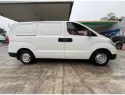 Vendo hyundai h1 cargero modelo 2018 diesel mecanico titulo A transferir Recibo vehiculo