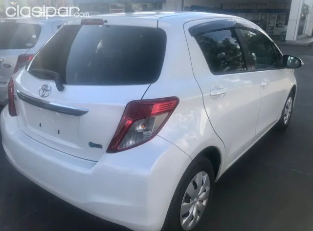 Toyota Vitz 2011 — foto 2