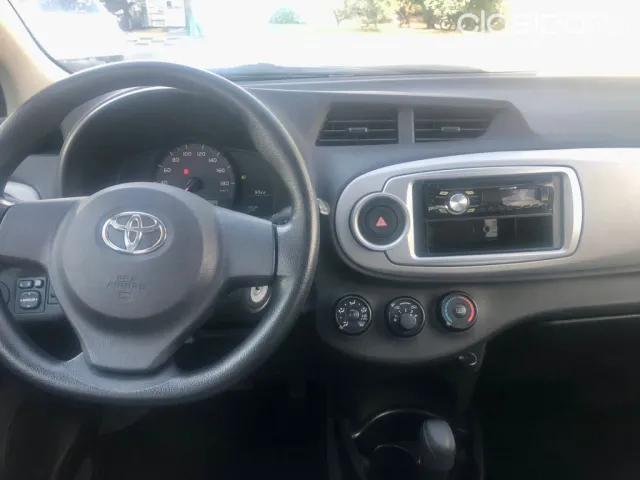 Toyota Vitz 2011 — foto 3