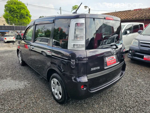 Toyota Sienta 2012 — foto 6
