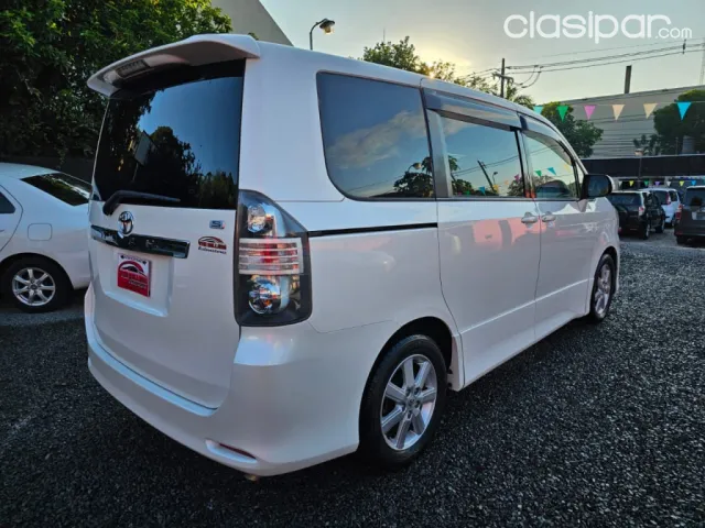 Toyota Noah 2008 — foto 4
