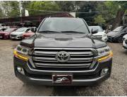 VENDO TOYOTA LAND CRUISER AÑO 2010 MOTOR DIESEL AUTOMÁTICO DOCUMENTOS AL DIA