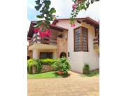 CASA EN CONDOMINIO CON 4 DORMITORIOS Y ESCRITORIO