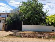 EN VENTA TERRENO AMURALLADO EN LAMBARÉ-BARRIO LA VICTORIA