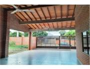 Amplia Casa en Luque B° Laurelty (terreno 24 x 30)