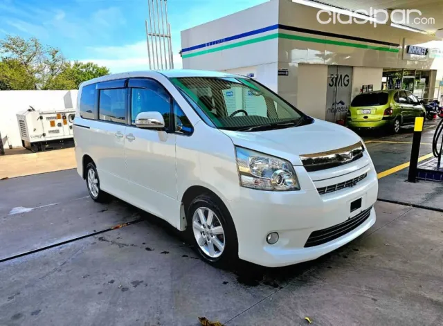 Toyota Noah 2009 — foto 3