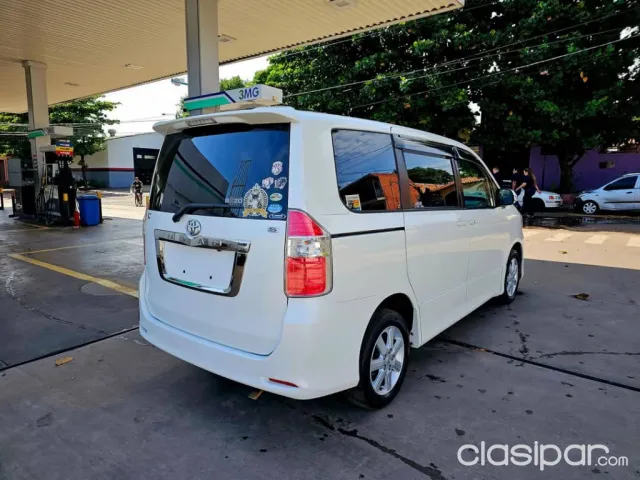 Toyota Noah 2009 — foto 4
