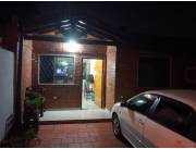 CAMBIO - PERMUTO o VENDO casa-chalet tipo duplex de una planta, en Fernando de la Mora