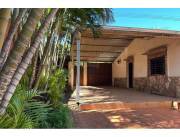 Amplia residencia en Luque - Venta