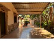 Amplia residencia en Luque - Venta