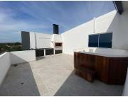 ALQUILO AMPLIO PENTHOUSE EN LAMBARE COD. 4980