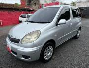 Hermoso Toyota Funcargo año 2005 única Dueña impecable motor 1.3 vvti caja automatica aire