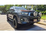 VENDO TOYOTA HILUX AÑO 2017 - POCO KM - NO FINANCIO